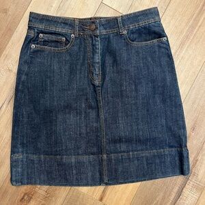 Boden Women's Denim Mini Skirt Dark Wash
Size 10‎ R EUC